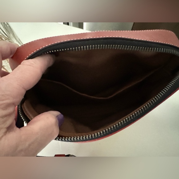 Authentic COACH Peanuts x cross body bag
FREE SHIPPING by Purolator - Picture 5 of 8